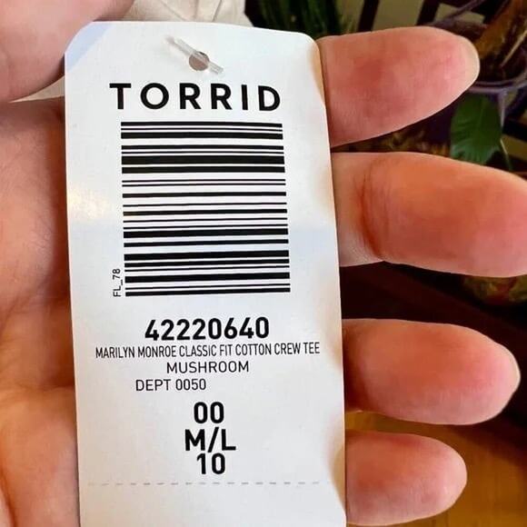 TORRID Women's Marilyn Monroe Classic Fit Cotton Crew Tee - Size 10 - NWT - Picture 3 of 3